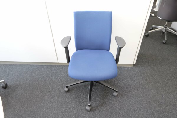 Klöber Bürodrehstuhl blau mit Armlehnen